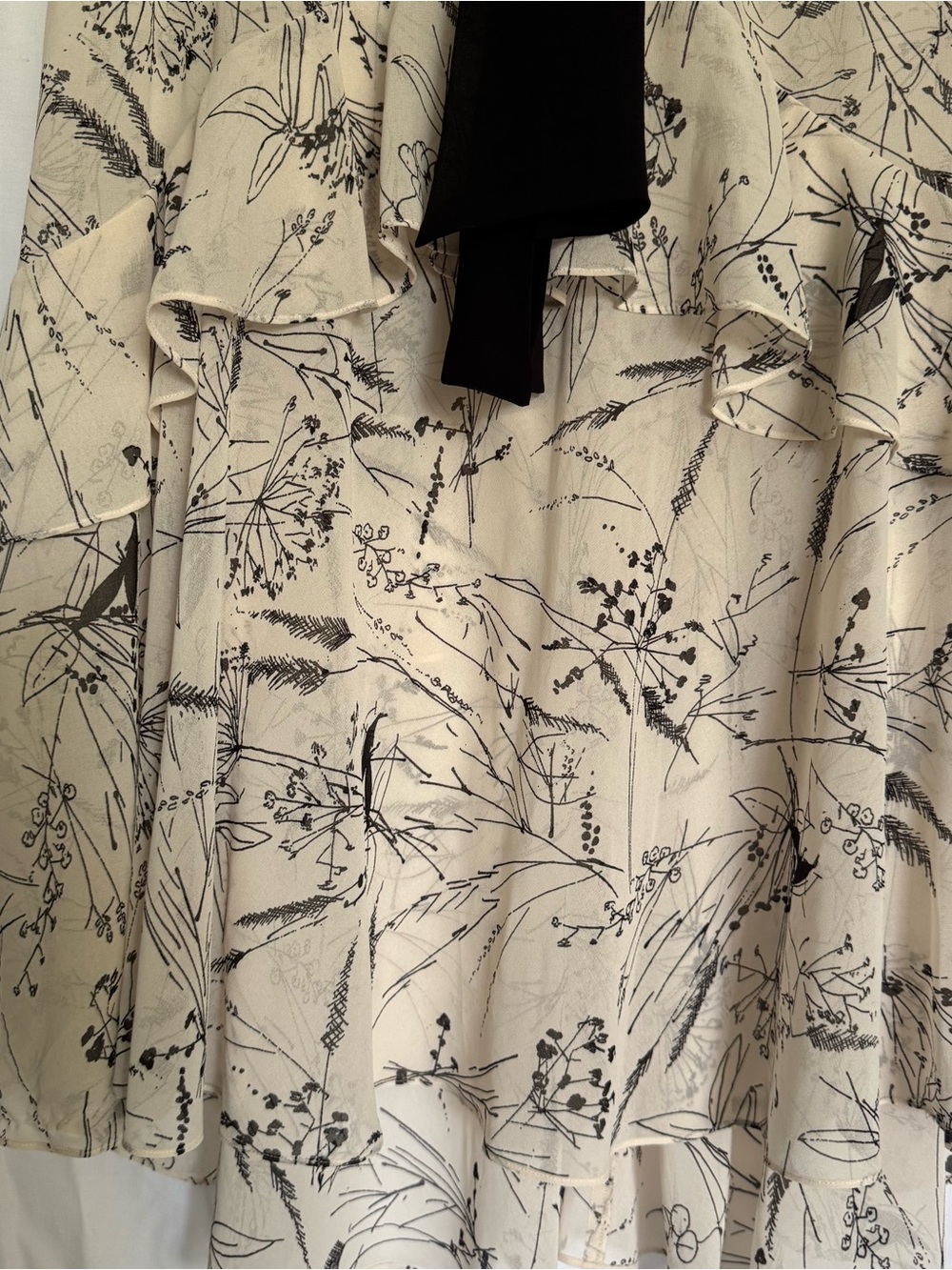 Olivia Palermo + Chelsea28 Tiered Floral Tie-Neck Midi/Maxi Dress Size M - Picture 3 of 6